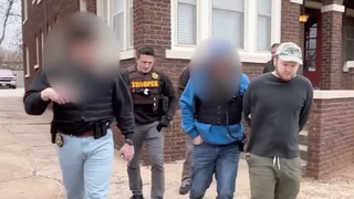 El hombre acusado de pintarICE en Oklahoma es un delincuente sexual registrado, se presentan cargos contra él.