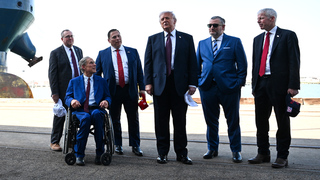 Trump propone a Ted Cruz el Tribunal Supremo y bromea diciendo que obtendría el «100 %» de los votos bipartidistas para «sacarlo de ahí».