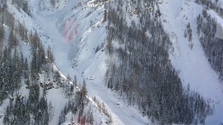 2 skiers killed in avalanche on popular Mont Blanc skiing route near French-Swiss border