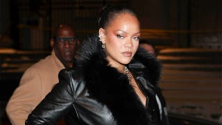 Rihanna suffers wardrobe malfunction at New York Fashion Week