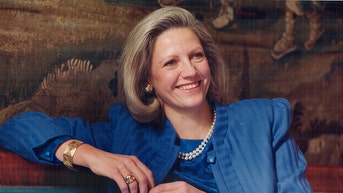 Anna Murdoch-Mann, author and philanthropist, dead at 81 - Fox News