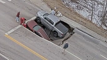 Road swallows 2 cars whole near Nebraska campus as drivers escape dramatic sinkhole - Fox News