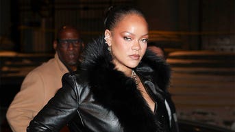 Rihanna suffers wardrobe malfunction while attending New York Fashion Week show - Fox News