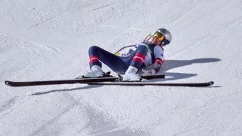 Lindsey Vonn undergoes surgery for leg fracture after hard crash during Olympic run