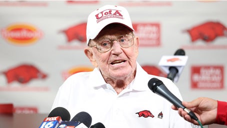 Lou Holtz's son shares health update after college football coaching legend enters hospice care