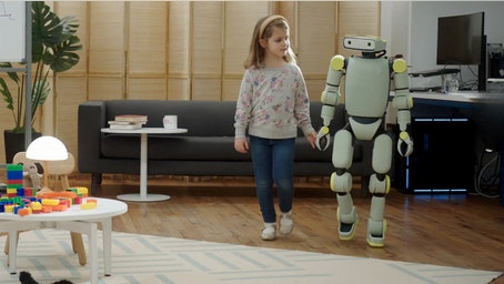Un nuevo robot humanoide podría llegar a los hogares y escuelas estadounidenses a medida que la tecnología amplía sus límites. 