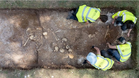 Researchers make stunning medical discovery in mass grave