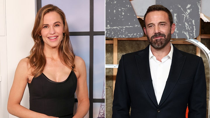 Jennifer Garner sees Ben Affleck ‘as a family member,’ expert says