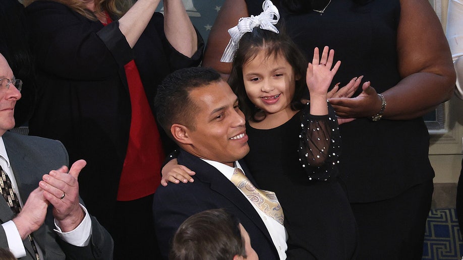 Marcus Coleman tiene in braccio sua figlia Dalilah Coleman