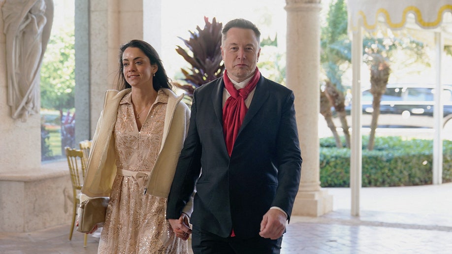 Elon Musk Shivon Zilis en Mar-a-Lago