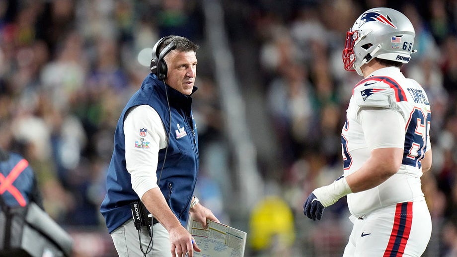 Mike Vrabel addressed Dianna Russini saga with Patriots players differently than he did with reporters