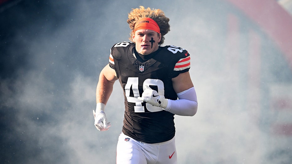 Browns linebacker Carson Schwesinger wins NFL Defensive Rookie of the Year