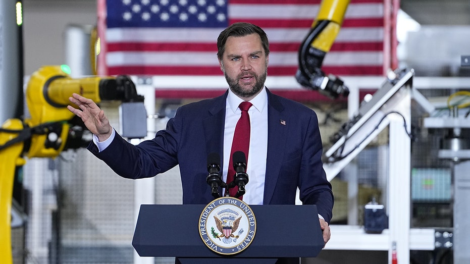 Vance says America 'cannot give power back to congressional Democrats' following their behavior at SOTU