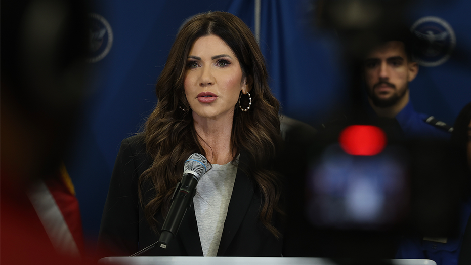 ICE FACILITY SHUTDOWN: Locals FIGHT BACK & WIN!