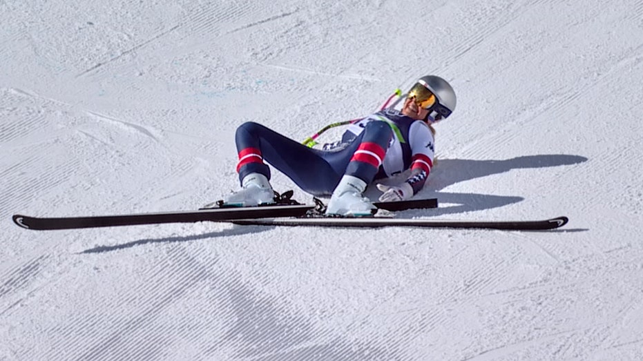Lindsey Vonn undergoes surgery for leg fracture after hard crash during Olympic run