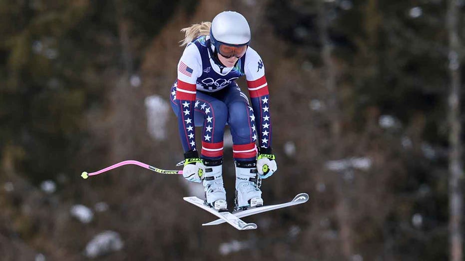 Lindsey Vonn makes Olympic comeback after ACL injury in women's downhill