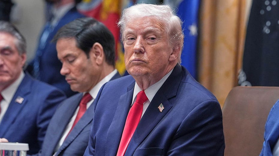 Trump pardons 5 former NFL stars for wide-ranging crimes