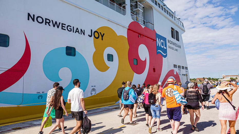 Cruise passengers blast new dining dress code on major cruise line