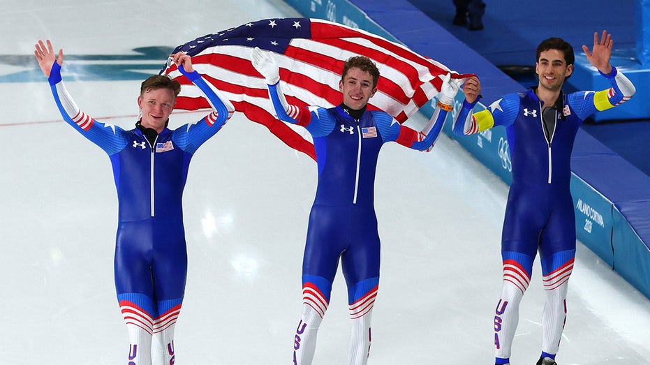 Team USA picks up silver medal in men's team pursuit speedskating
