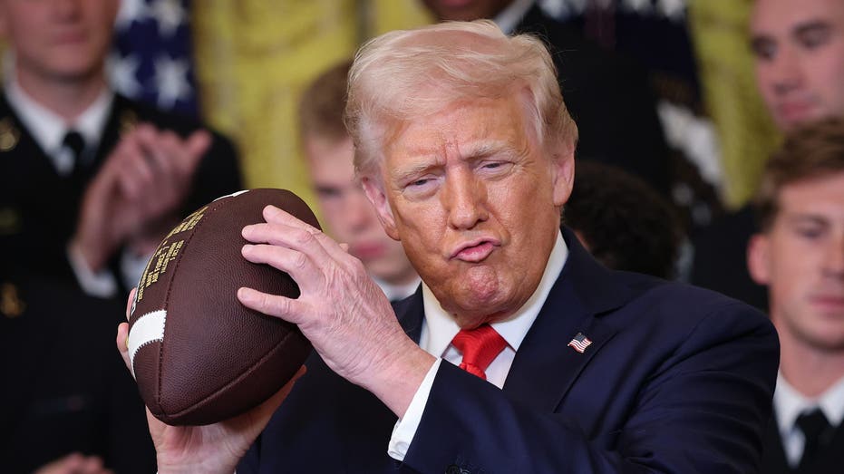 Trump signs executive order on college sports to regain control of NIL