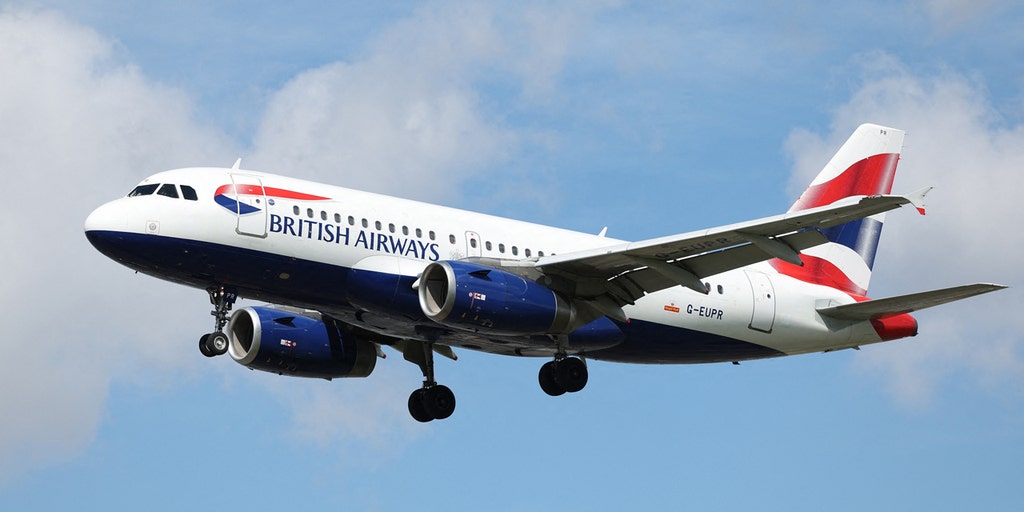 Midair scare as cracked window forces emergency diversion back to airport