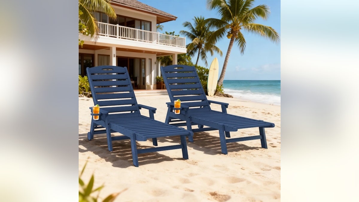 Adjust your lounger to completely flat or sitting upright.