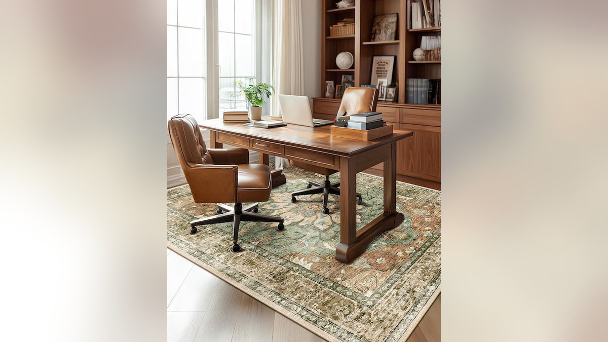 The water-repellent surface means you don’t have to worry about spilled drinks.