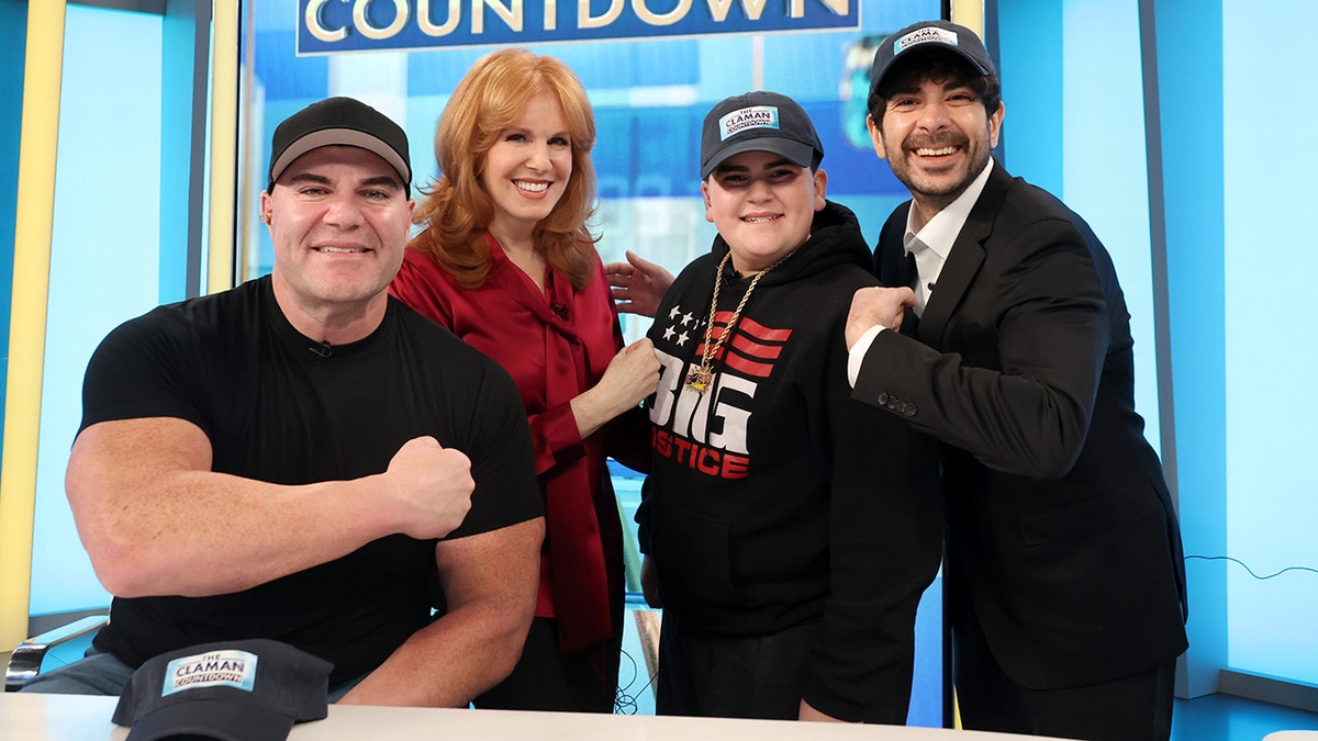 Actor Wayne Brady slaps AEW wrestler during match at Revolution