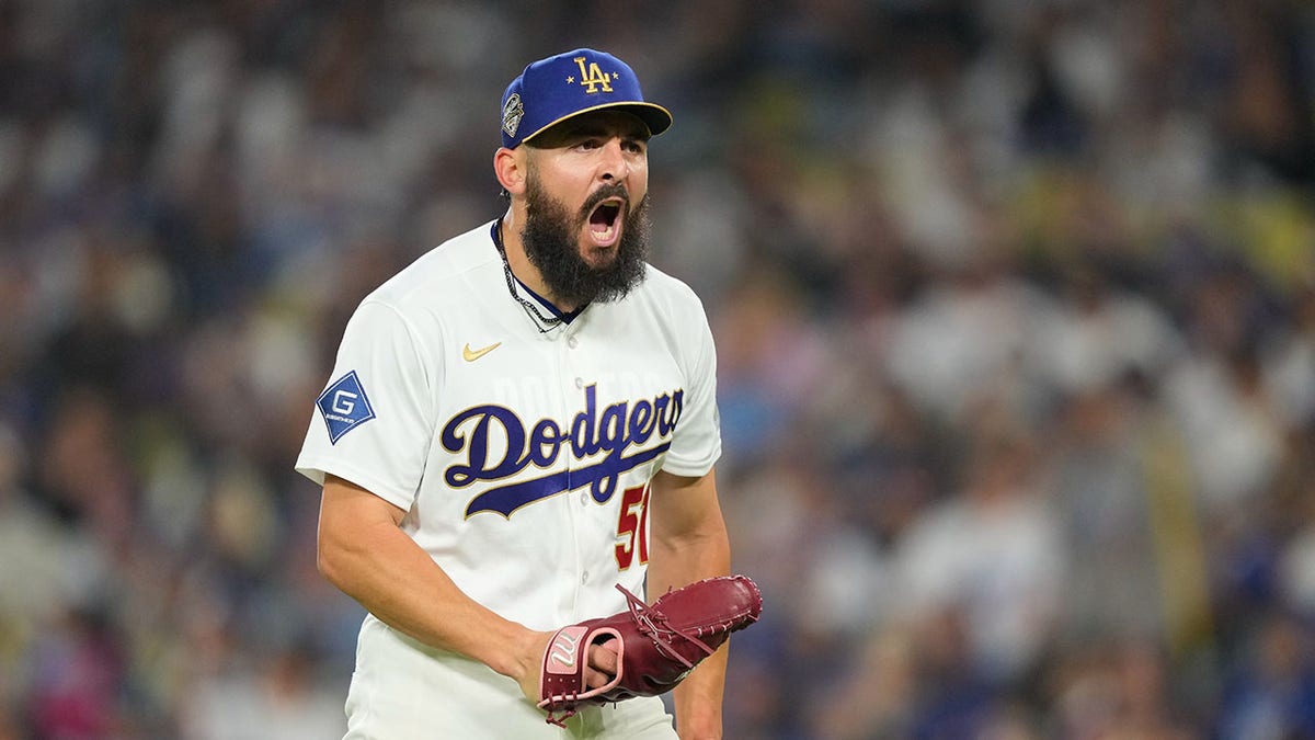 Alex Vesia, Dodgers pitcher who lost infant daughter, gets standing ovation after scoreless return to mound