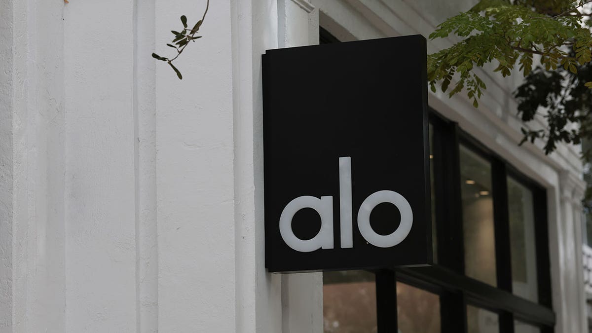 Alo storealo yoga history