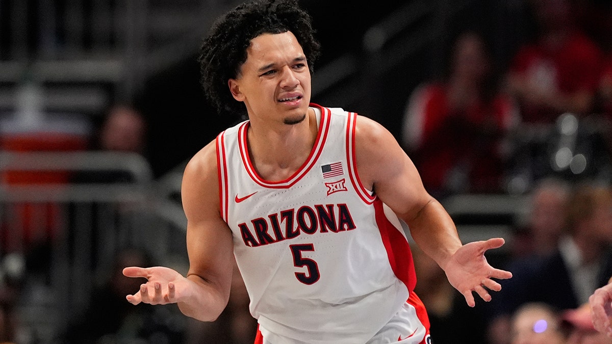 Brayden Burries looks for a foul