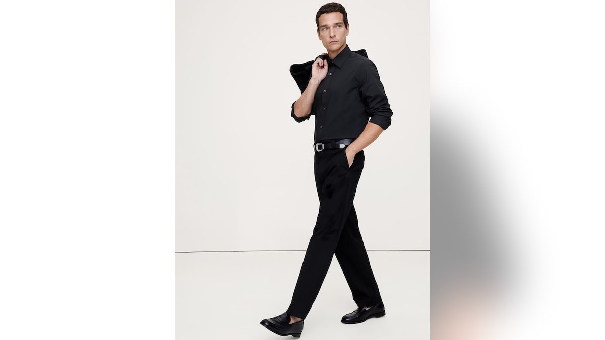 This wrinkle-resistant shirt is always ready-to-wear.