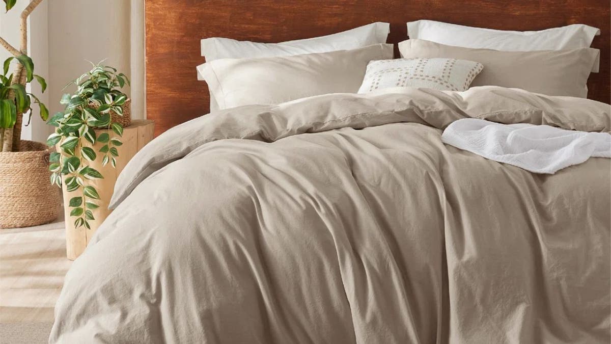 The linen-like texture of this duvet cover is soft and cooling. 