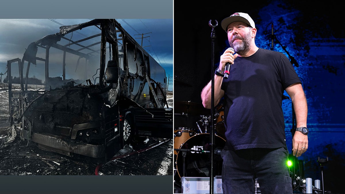 El cómico Bert Kreischer actuando en el escenario