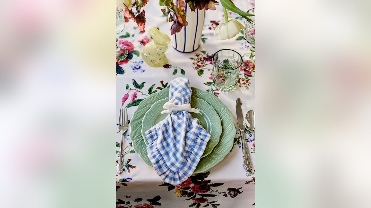 Decora i tuoi tovaglioli per Pasqua.