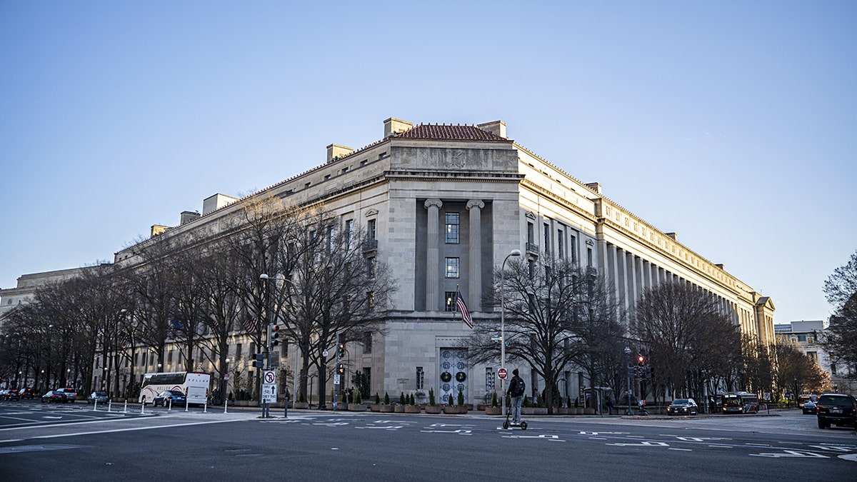 Streetview of the Department of Justice building.