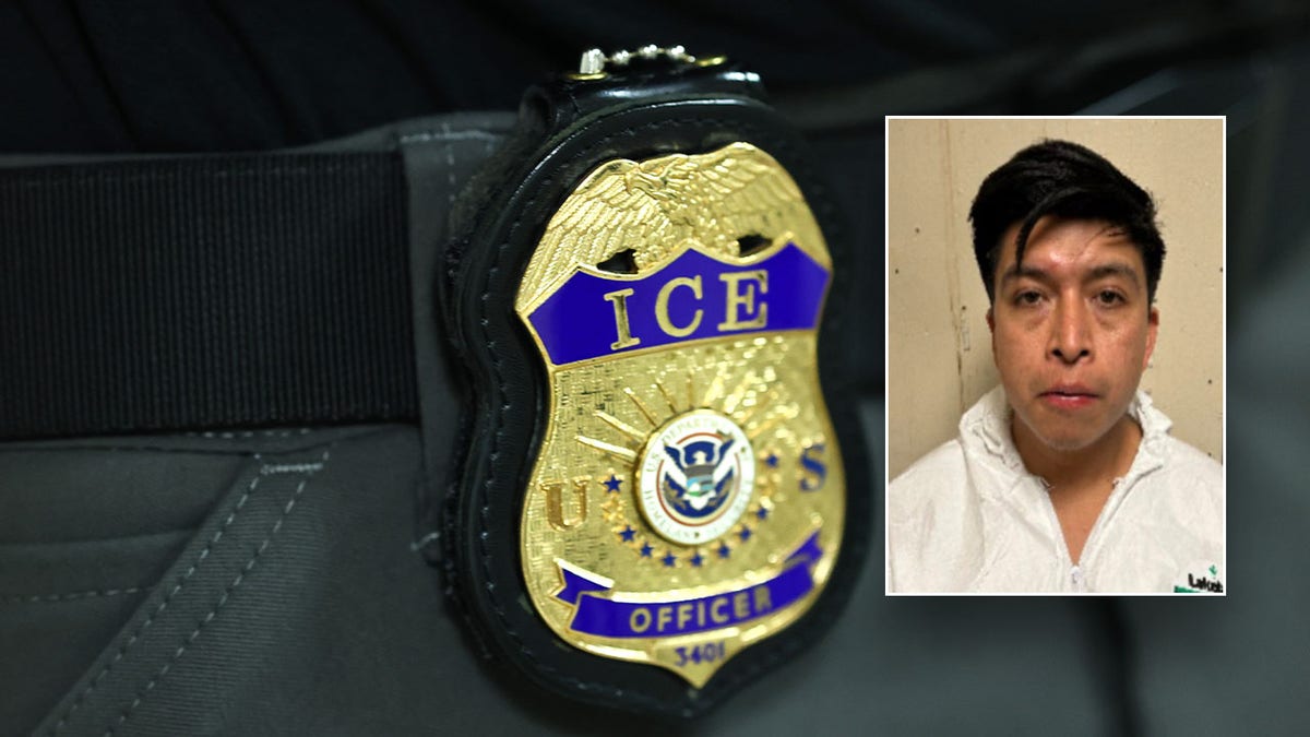 Carlos Aguilar Reynoso de frente para a câmera em uma fotografia.