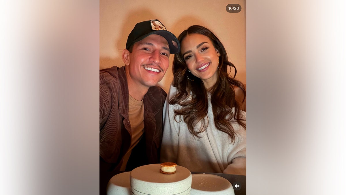 Jessica Alba, Danny Ramirez