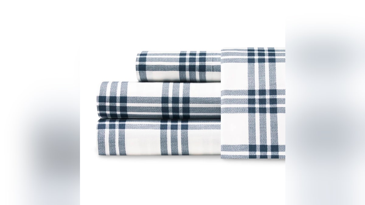 Crisp cotton percale sheets with deep pockets.