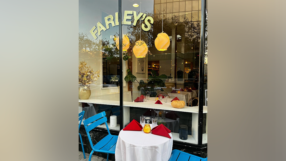 Exterior de la cafetería Farley’s en Oakland, propiedad de Amy Hillyard, la mujer desaparecida