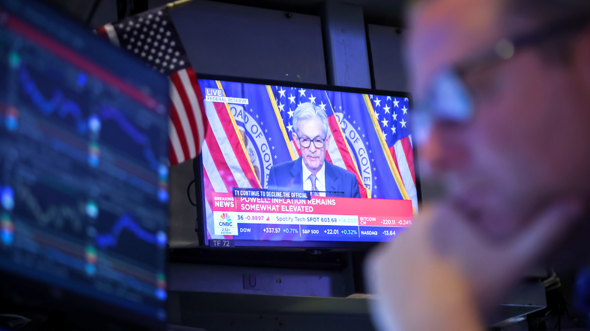 A television shows Federal Reserve Chairman Jerome Powell speaking during the FOMC meeting in Washington, DC.