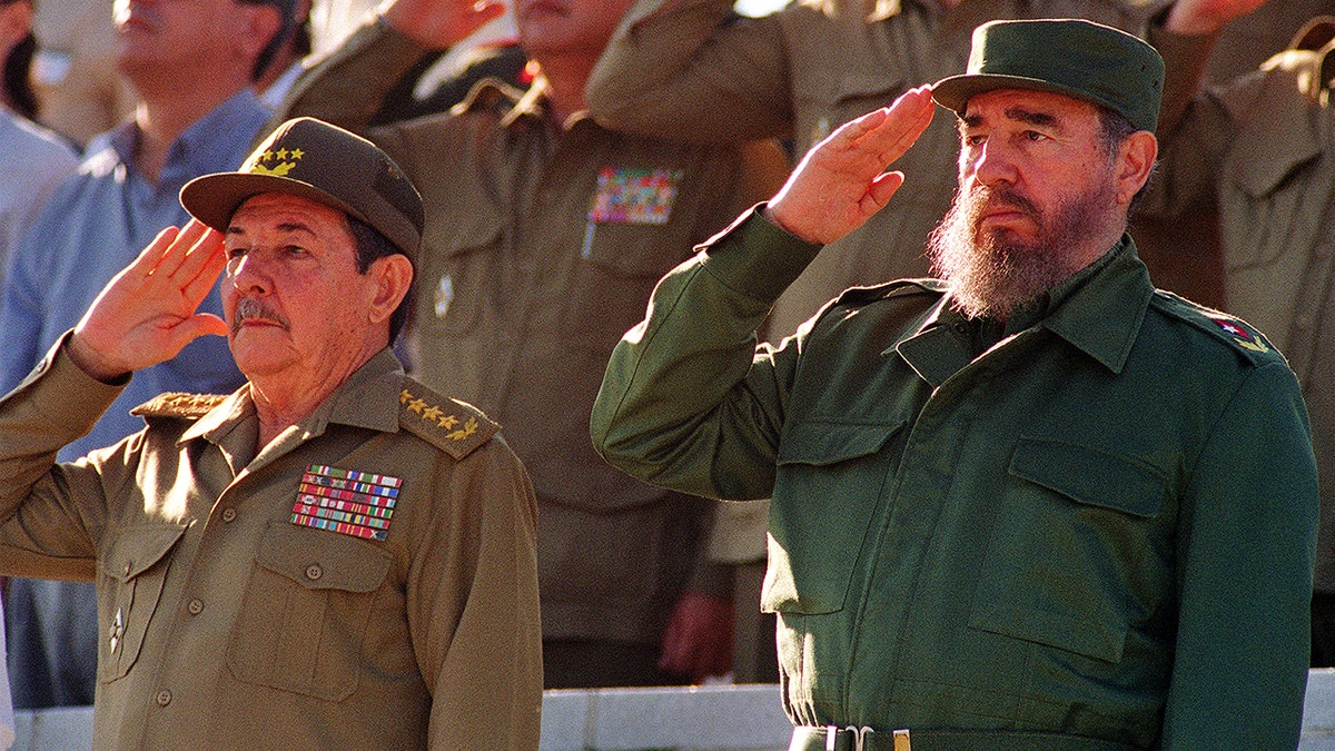 Fidel y Raúl Castro