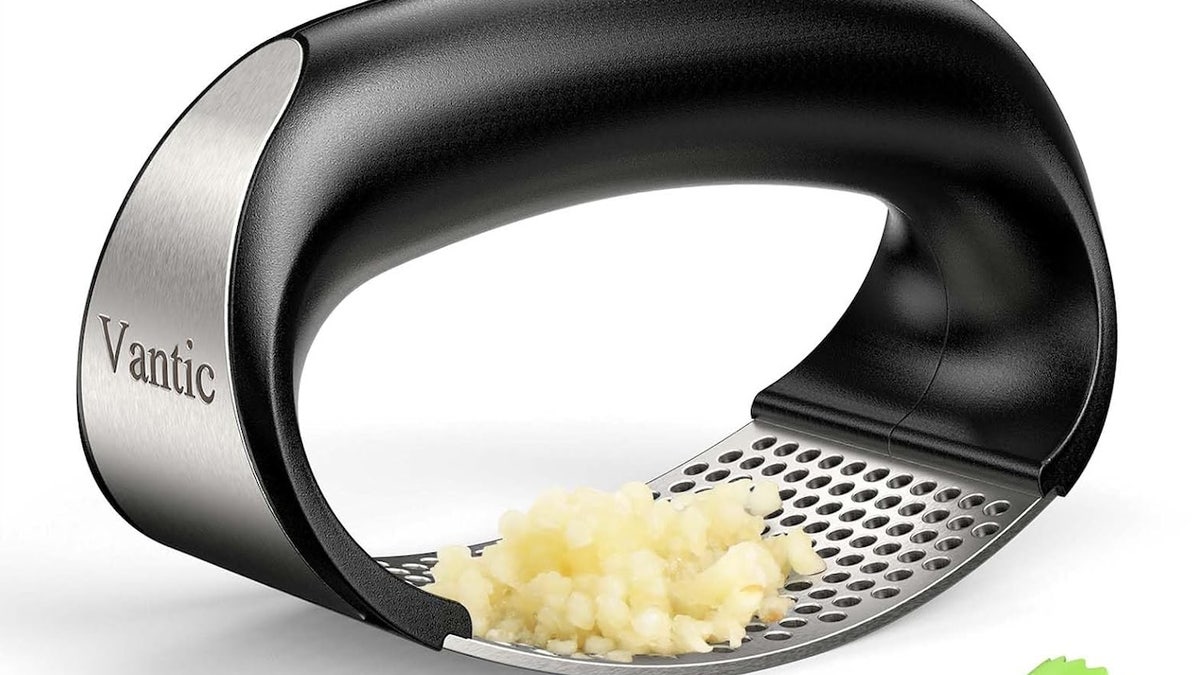 No more garlic smell on your hands.