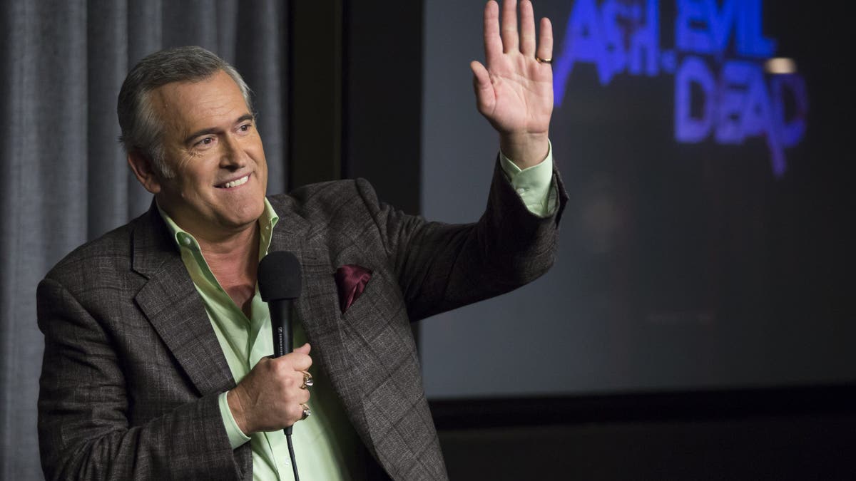 Bruce Campbell waving