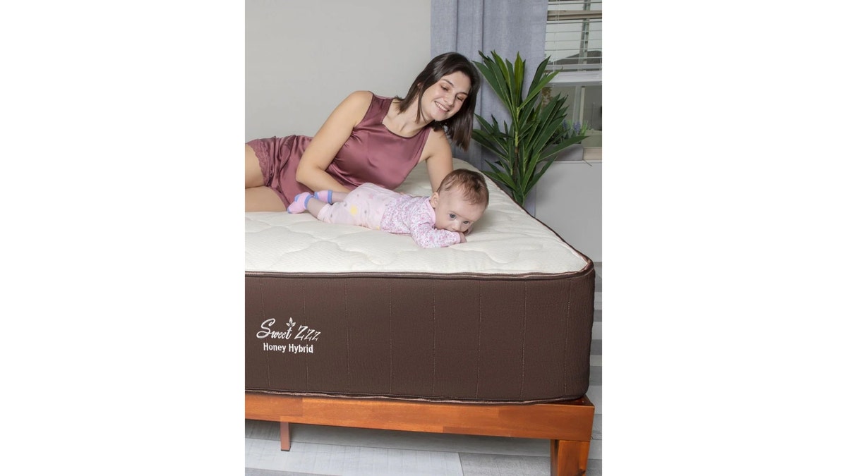 Combination sleepers get targeted support with this organic hybrid.