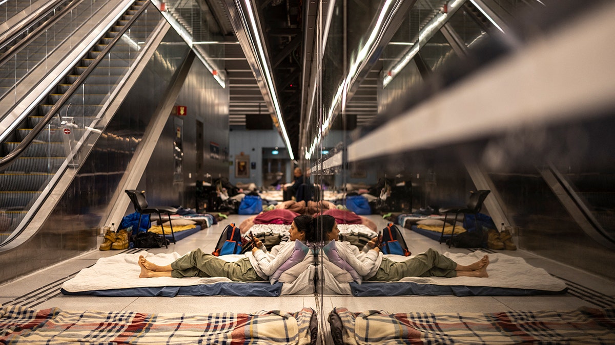 Gli israeliani si rifugiano nella stazione ferroviaria