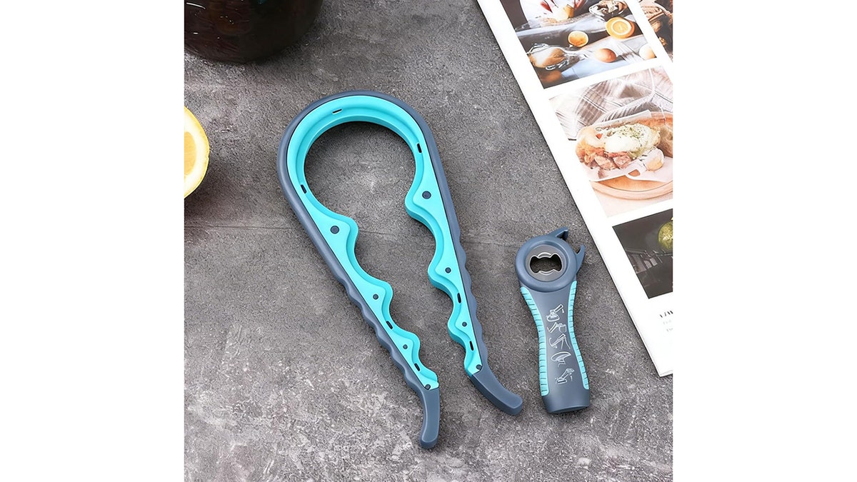 This gadget makes easy work of opening jars. 