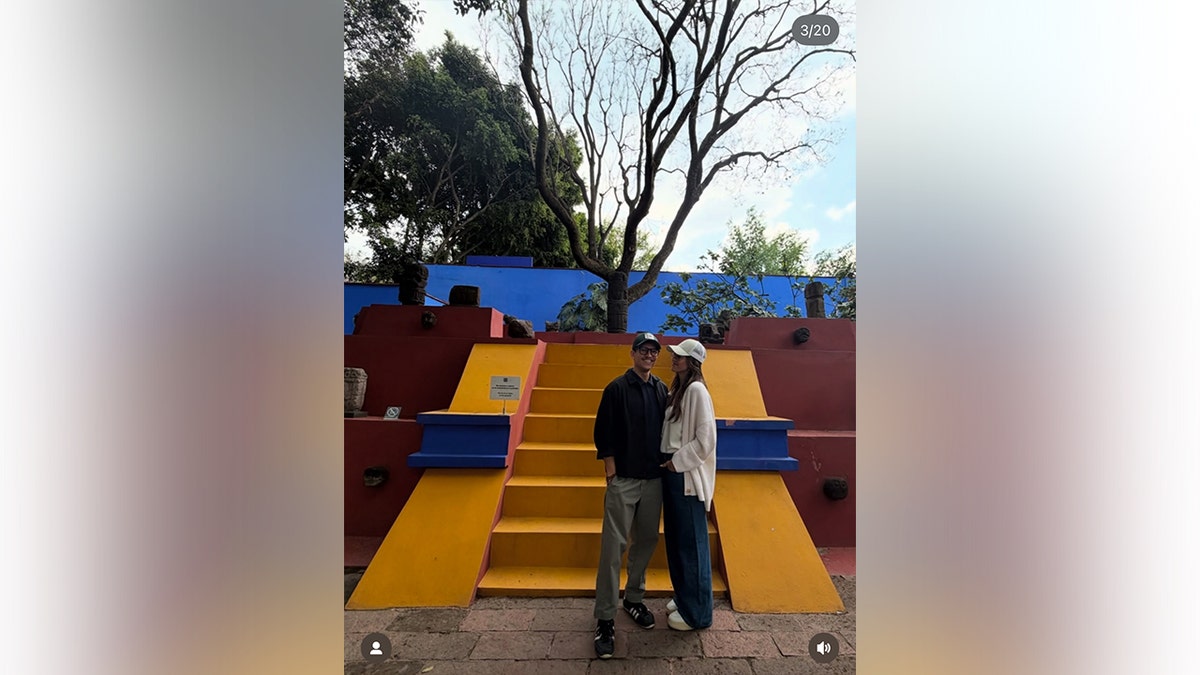 Jessica Alba, Danny Ramirez