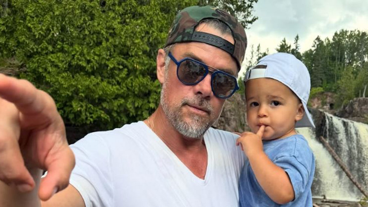 Josh Duhamel con suo figlio