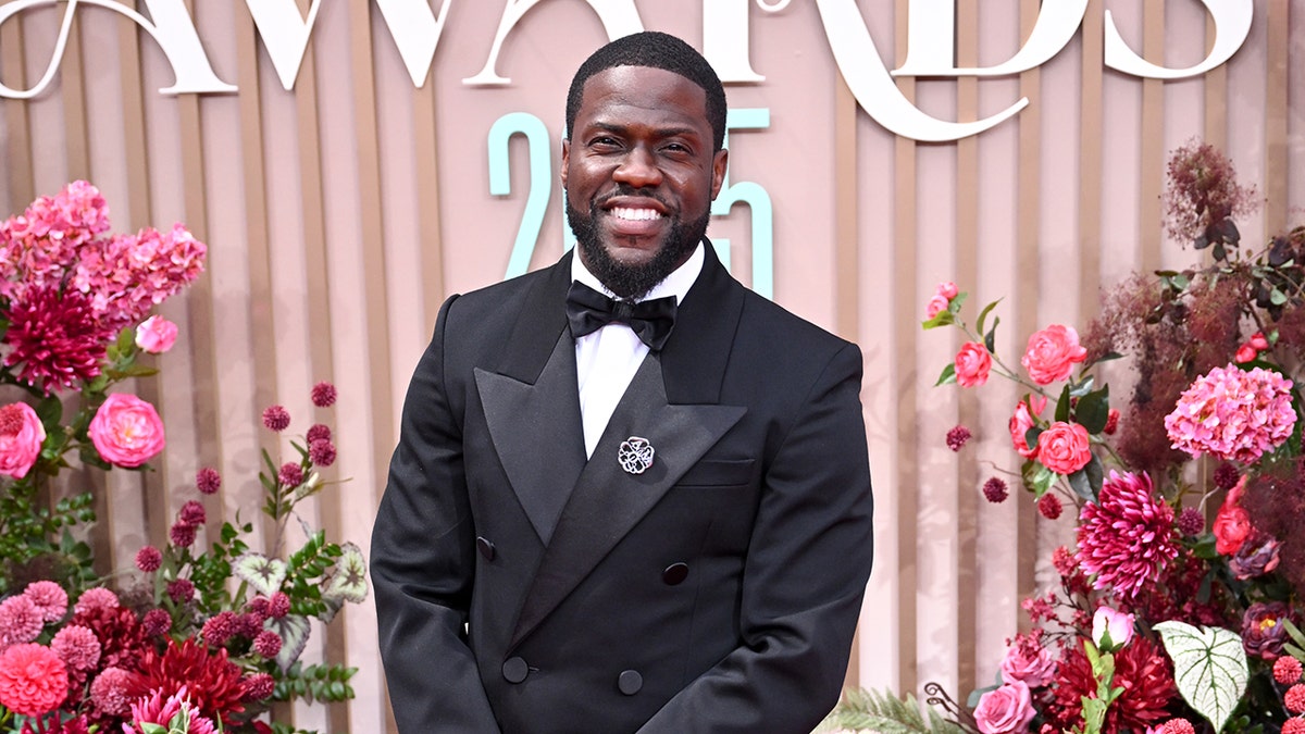 Kevin Hart in a tux